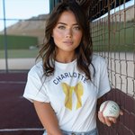 Personalisierte Multicolor Baseball Coquette Bow 100% Baumwolle Damen T-Shirt mit Namen Geburtstag Team Spiel Geschenk für Baseball-Sport-Liebhaber