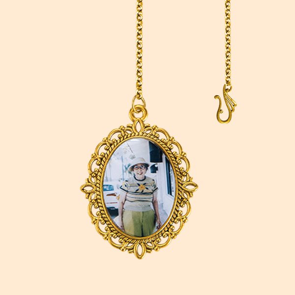 Charm de bonnet de fin d'études personnalisé en dentelle vintage avec photos ovales et texte gravé Disque de cérémonie de fin d'études Cadeau commémoratif pour les diplômés de la classe 2025