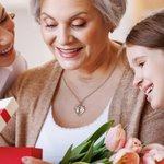 Personalized Two-Tone Grandmother Granddaughter Rose Heart Necklace with Birthstone Birthday Mother’s Day Gift for Her