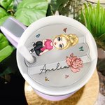 Personalizzato Cartoon Girl donne nascita fiore Tumbler nome Tag coperchio Topper per 20 oz a 40 oz Stanley Tumbler Accessorio regalo di compleanno pe