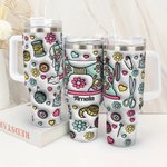 Vaso personalizado con nombre y diseño floral de costura en 3D de 40 oz con tapa, pajita y asa Regalo de cumpleaños para el Día de la Madre para la ab