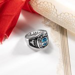 Personlig födelsestensklass-signetring med graverad symbol, namn och text Class of 2024 Examensgåva till nyutexaminerade från gymnasium och universite