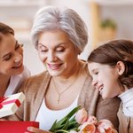 Personalized Peas in a Pod Sterling Silver Family Necklace with 2-8 Birthstones Birthday Mother's Day Gift for Women