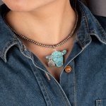 Collar de Piedra Teñida de Vaca Estilo Retro Navajo Personalizado con Etiqueta de Inicial Grabada Regalo de Cumpleaños para Vaquera Cowgirl