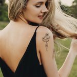 Personalised Line Birth Flowers emporary Tattoo Sticker with 3 Names Anniversity Birthday Gift for Couple Friend Family