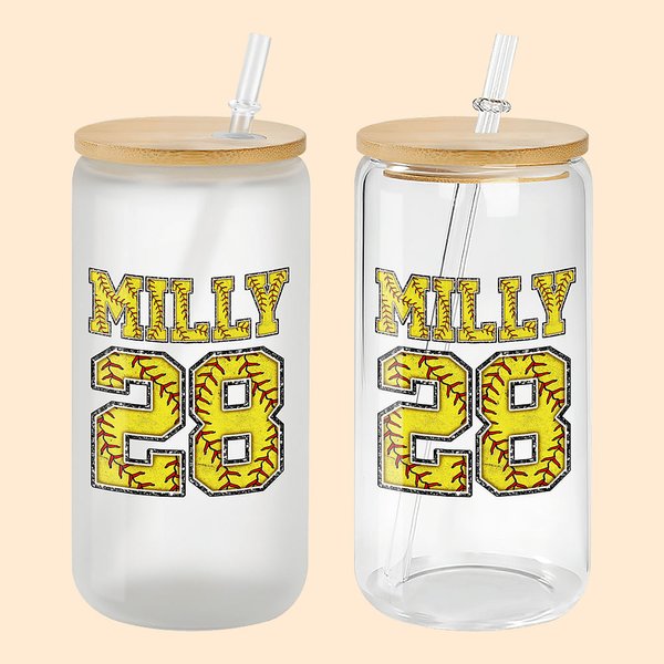 Bicchiere di vetro personalizzato a tema softball da 20 oz con nome e numero, coperchio in bambù e cannuccia Regalo di compleanno per gli amanti dello