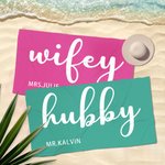 Personalisierte Wifey Hubby Super saugfähige schnell trocknende Strand Handtuch mit Namen Satz von 2 Multicolor verfügbar Flitterwochen Sommer Urlaub 