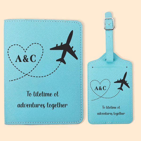 Set di etichette per il bagaglio con le iniziali, regalo di compleanno e luna di miele per una coppia di amanti dei viaggi.