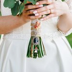 Personalisierte Kardinal Vogel Biene Engel Flügel Pin Brosche Hochzeit Blumenstrauß Foto Charm mit Herz oder Glocke Anhänger Memorial Geschenk für Bra