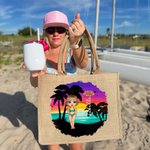 Sac en Toile de Jute Personnalisé avec Nom Fleur de Naissance Dessin de Fille sur Plage Cadeau Mariage Fête pour les Femmes