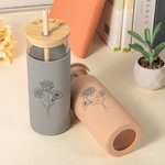 Gepersonaliseerde Geboortebloem 17oz glazen beker met siliconen hoes en bamboe deksel Verjaardagscadeau voor haar