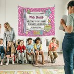 Arazzo personalizzato multicolore con testo per la classe, appeso alla parete e decorato per il ritorno a scuola, regalo per l'insegnante.
