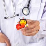 Personalisierte Arzt Krankenschwester Gummiente mit Holz Herz Tag Satz von 2 lustige Dankeschön Graduierung Girt für medizinische Studenten Personal