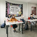Arazzo personalizzato multicolore con testo per la classe, appeso alla parete e decorato per il ritorno a scuola, regalo per l'insegnante.
