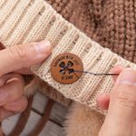 Gepersonaliseerde Handgemaakte PU Leren Knopen Set van 10 Kleding Hoedlabels met Gegraveerde Naam Verjaardagscadeau voor Brei Haakliefhebbers