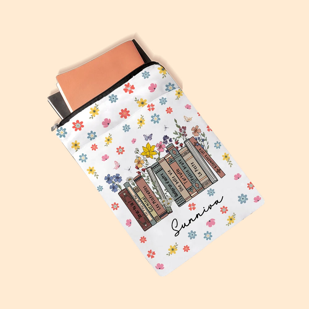 Poche de Livre Imperméable Personnalisée avec Titres du Livre et Nom Cadeau Gratitude Rentrée Scolaire pour Enseignant Amoureux de la Lecture