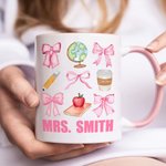 Gepersonaliseerde Coquette Strik Potlood Appelbol 11oz Keramische Mok met Naam Terug naar School Waardering Cadeau voor Leraar