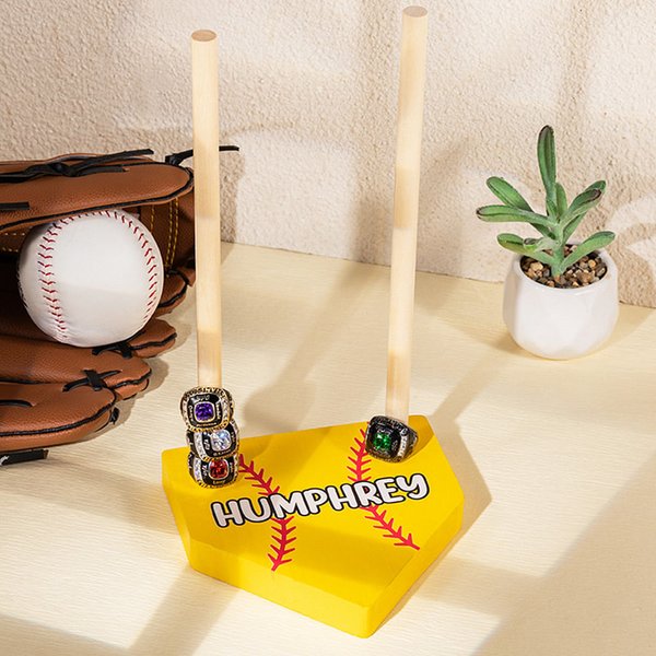 Personalizzato Baseball Football Championship Stacked Detachable Wood Ring Holder con nome inciso Numero Regalo di compleanno per gli amanti dello spo