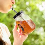 Henkilökohtainen söpö sarjakuva tyttö syntymä kukka 16oz nimi Mason Jar kahvalla kansi ja olki Beach Party syntymäpäivälahja naisille