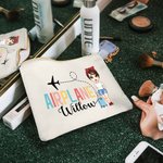 Personalisierte Flugzeug Cartoon Charakter Name Schminktasche Reise Essentials Graduierung Flugbegleiter Geschenk für Frauen Mädchen