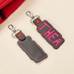 Portachiavi personalizzato in pelle con nome ricamato perfetto per zaini o accessorio per borse da viaggio regalo di compleanno per famiglia e amici