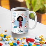 Personalisierte 330ml Mehrfarbigere Cartoon-Krankenschwester Stethoskop-Pille Keramik Tasse mit Namen Geburtstag Geschenk für Krankenschwester