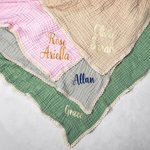 Personlig våffelmuslin i 100% bomull Baby Swaddle Mottagningsfilt med broderat namn Baby Shower Present för nyfödda