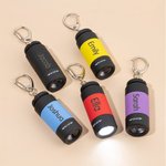 Gepersonaliseerde Mini LED USB Oplaadbare Zaklamp Sleutelhanger met Gegraveerde Naam Verjaardagscadeau voor Reisliefhebber