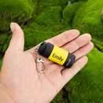 Gepersonaliseerde Mini LED USB Oplaadbare Zaklamp Sleutelhanger met Gegraveerde Naam Verjaardagscadeau voor Reisliefhebber