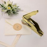 Tampon de Gaufrage Personnalisé avec Nom Fleurs de Naissance Date Cadeau Anniversaire Fête des Mères pour Femme Amoureuse de Lecture