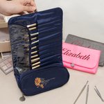 Flor de nacimiento personalizada Bolsa portátil multifuncional para brochas de maquillaje con nombre Regalo de cumpleaños esencial para viajes para mu