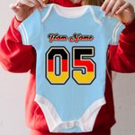 Personalisierter Mehrfarbiger Unisex Baby Strampler mit Deutschem Flagge Element und Nummer Nationalflagge Geburtstag Nationalfeiertag Jubel Geschenk