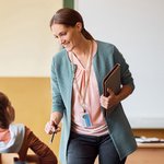 Nome personalizzato in legno colorato perline distintivo cordino porta carte d'identità con nappe Ritorno a scuola Apprezzamento regalo di compleanno per l'insegnante