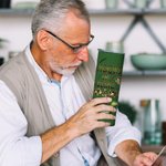 Personalisierte lustige Hooked On Being Papa 20oz Skinny Tumbler mit 1-20 Namen Großelterntag Vatertag Geschenk für Opa Papa