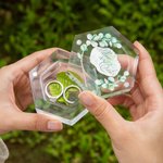 Boîte à Bagues en Acrylique avec Aimant Personnalisée avec Nom et Date Motif Eucalyptus Accessoire pour Mariée Cadeau Mariage pour Jeunes Mariés