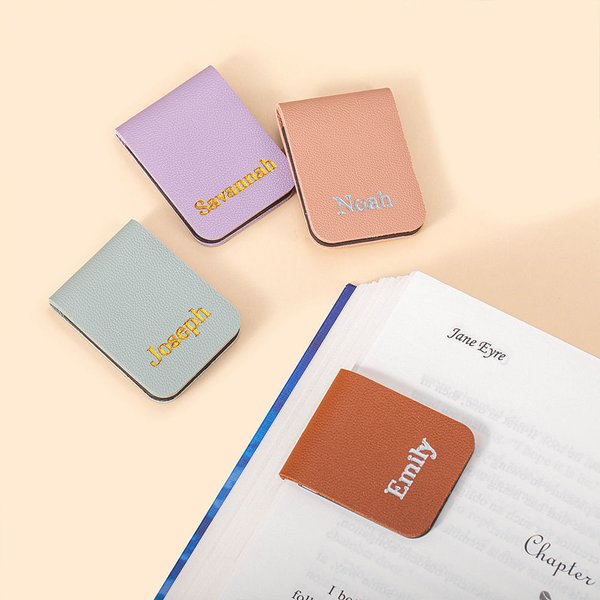 Personalisiertes Minimalistisches Magnetisches PU Leder Lesezeichen mit Namen Geburtstag Abschluss Geschenk für Student Buchliebhaber Bücherwurm