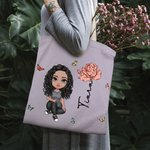 Borsa di tela personalizzata con personaggio in stile cartone animato e fiore di nascita regalo di compleanno per donne