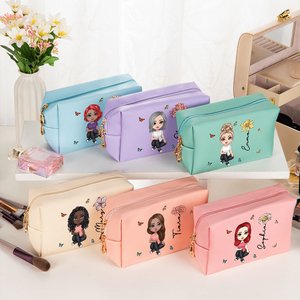 Trousse de Maquillage en Cuir Personnalisée avec Personnage Fleur de Naissance Nom Essentiel de Voyage Portable Cadeau Anniversaire pour Femme Fille