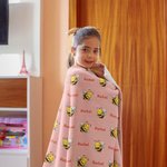 Personalisierte niedliche Biene weiche Decke mit Namen Baby Dusche Kindertag Geburtstag Geschenk für Kinder Frauen Mädchen