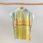 Gepersonaliseerde Quick Dry Tie Dye Kleurrijk Microfiber Kid Hooded Strandlaken Poncho met Naam Zomer Vakantie Feest Cadeau voor Jongen Meisje