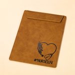 Appunti A4 personalizzati con nome e testo per la settimana dell'infermiere, con disegno floreale multicolore dello stetoscopio.