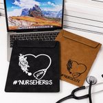 Appunti A4 personalizzati con nome e testo per la settimana dell'infermiere, con disegno floreale multicolore dello stetoscopio.