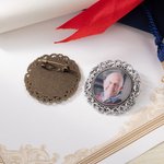 Personalized Retro Lace Frame Round Memorial Photo Pin Brooch Wedding Graduation Gift for Graduates Bride Groom