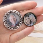 Personalized Retro Lace Frame Round Memorial Photo Pin Brooch Wedding Graduation Gift for Graduates Bride Groom