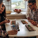 Personlig bordsskiva av trä Brädspel Kortresurs Tokens Organisatörsbricka med graverat namn Game Night Födelsedagsfest Present för Gamer Lover