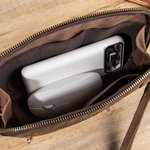 Borsa personalizzata in vera pelle per accessori elettronici da viaggio con testo inciso regalo multiscomparto per festa del papà compleanno