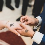 Gepersonaliseerde Waterdichte Niet-toxiciteit Oneindigheidssymbool Hart Set van 12 Tijdelijke Tatoeages met Naam Huwelijksverjaardag Cadeau voor Paar