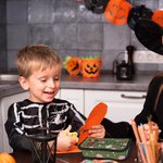 Trousse à Crayons Personnalisée avec Nom Motif Sorcière Vache Highland Cadeau Halloween Rentrée Scolaire pour Enfant Adolescent