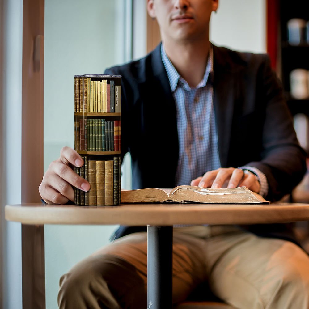 Personlig Vintage Bokhylla Böcker 20oz Skinny Tumbler med halm Namn Födelsedag Läsning Present för bokälskare Bookworm