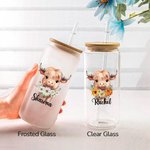 Personalisierte Geburt Blume Hochland Kuh Design 20oz gefrostet klar können Glas mit Namen und Stroh Geburtstag Geschenk für Highland Cow Lovers